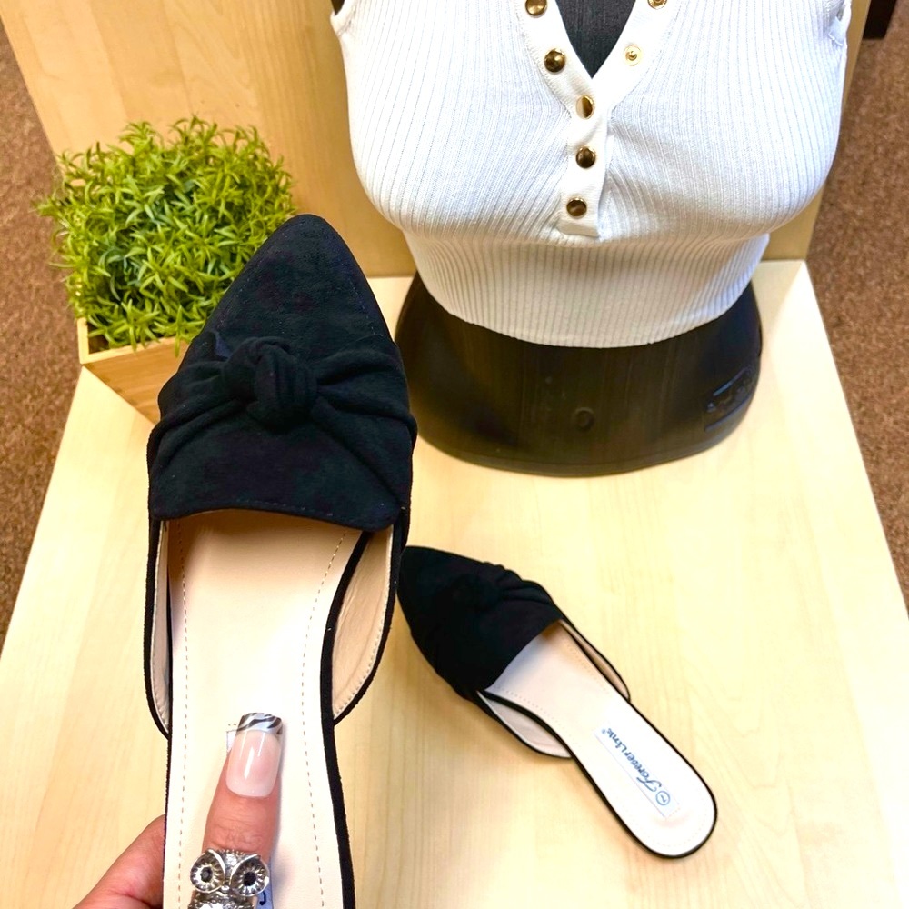 Open flat pointed mule